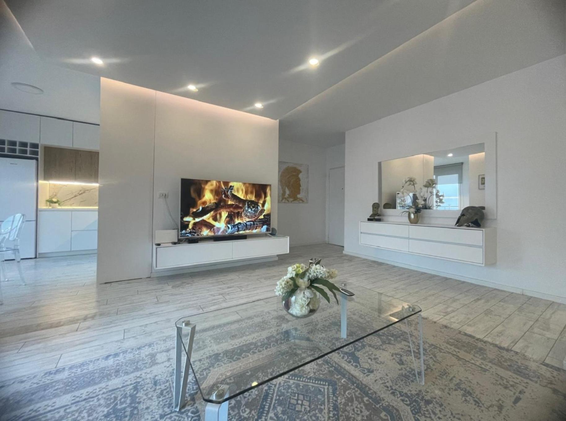 Currila Modern Luxury Stunning Views *